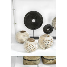 Lade das Bild in den Galerie-Viewer, BAZAR BIZAR The Coconut Dot - Teelichthalter
