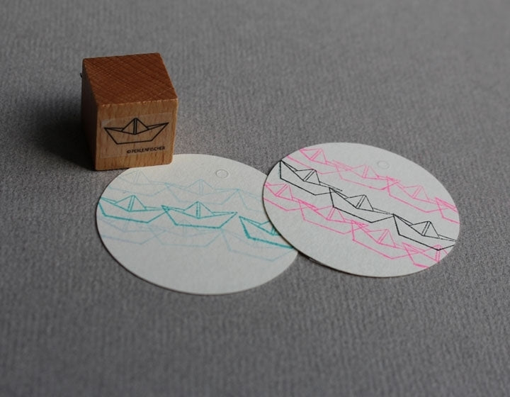 PERLENFISCHER Stempel 27 - Papierschiff