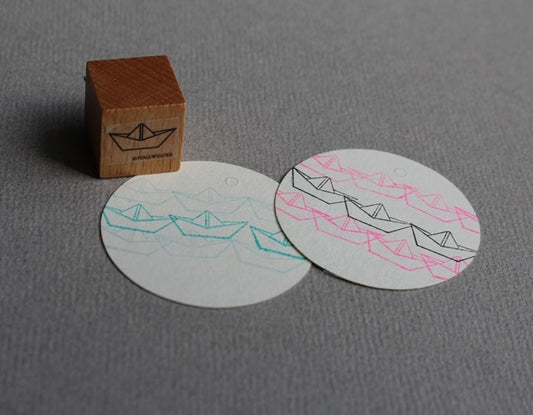 PERLENFISCHER Stempel 27 - Papierschiff