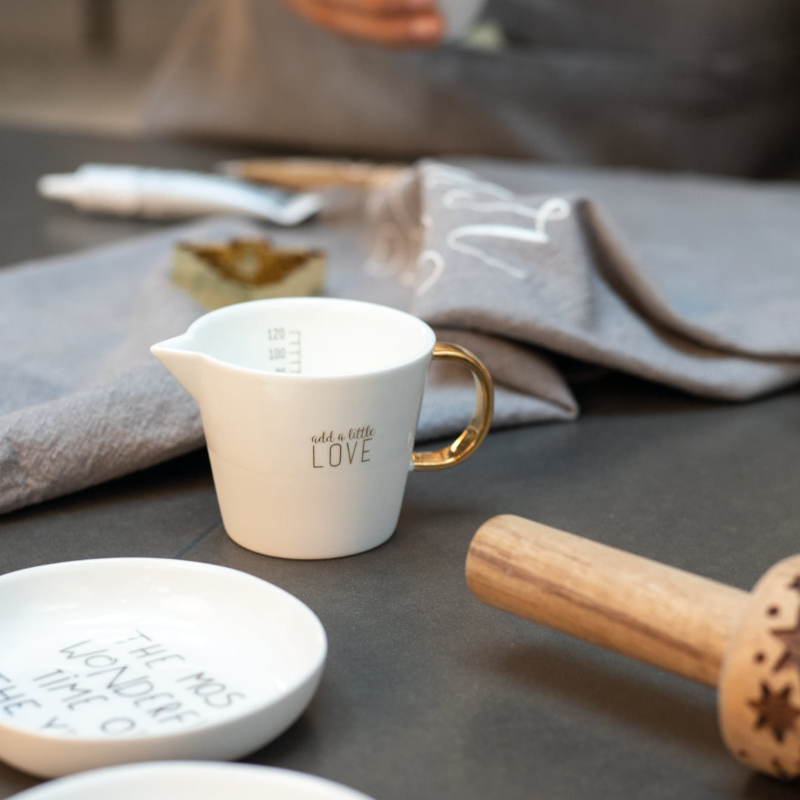 RAEDER DESIGN Messbecher Add a little love